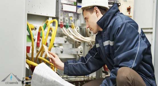 Electricista para mantenimiento